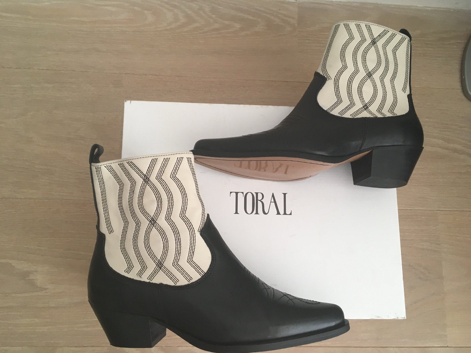 Toral laarzen !!NIEUW!! maat 37 twv 280 euro, Ophalen, Zwart, Boots, Nieuw