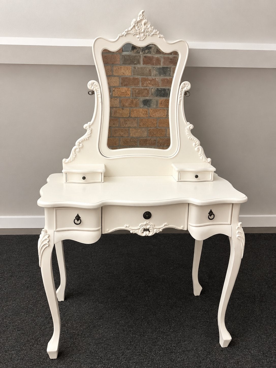 Vintage kaptafel met spiegel en twee nachtkastjes