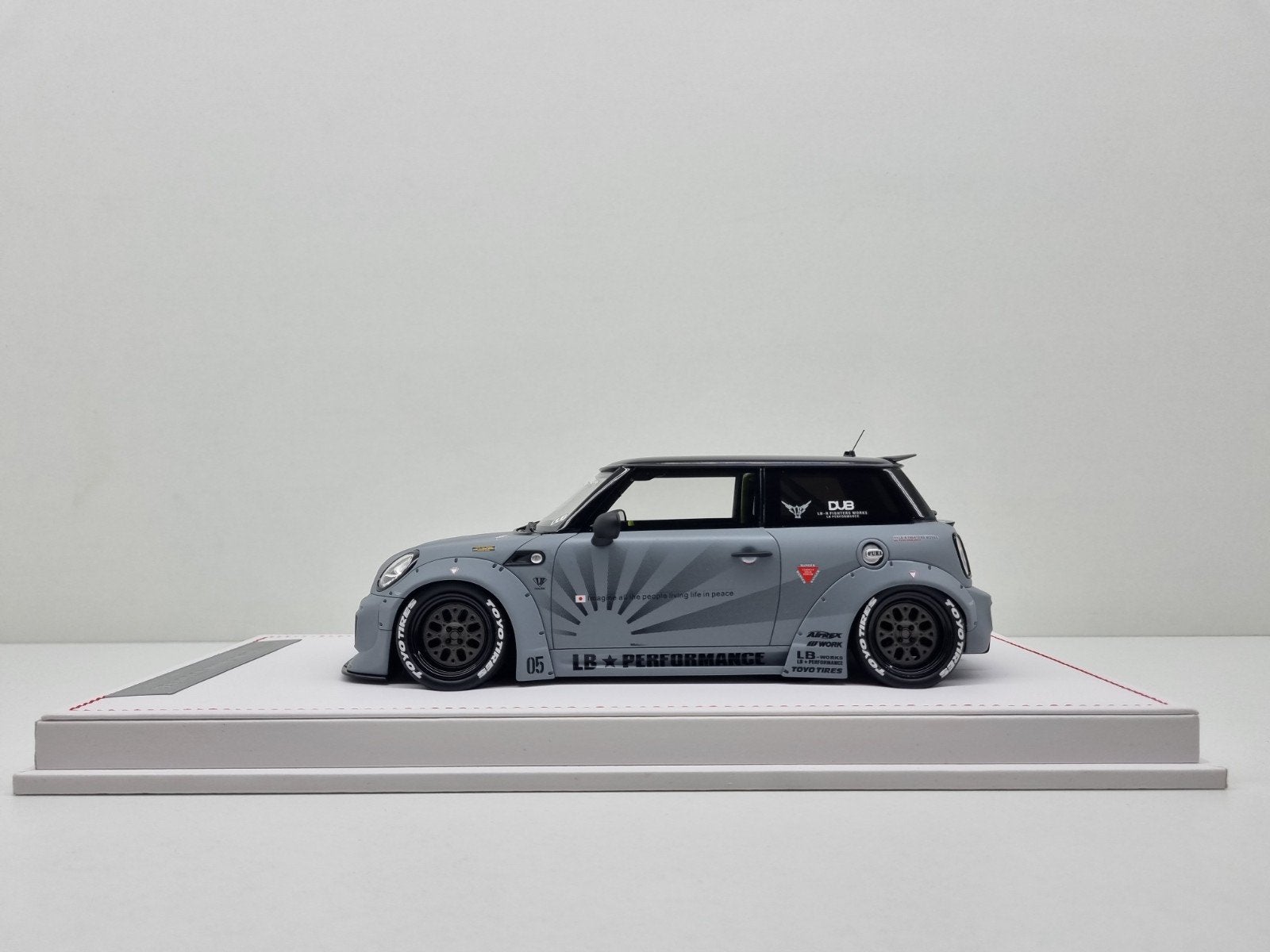 Ivy Merit
Mini Cooper LBWK
Gelimiteerd 1/99
1:18 Nieuwstaat, Hobby en Vrije tijd, Modelauto's | 1:18, Ophalen of Verzenden, Zo goed als nieuw