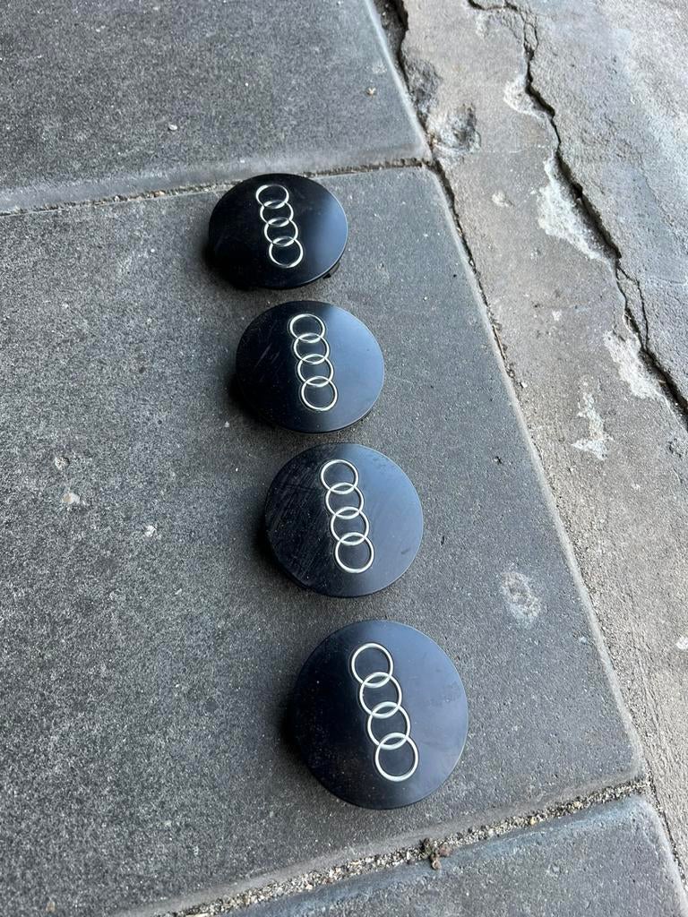 Audi naafkapjes zwart origineel, Ophalen, Zo goed als nieuw