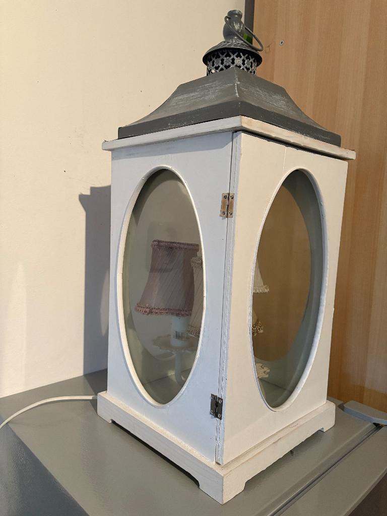 Houten lantaarn met 3 schemerlampjes erin, Huis en Inrichting, Woonaccessoires | Kandelaars en Kaarsen, Ophalen, Gebruikt, Hout