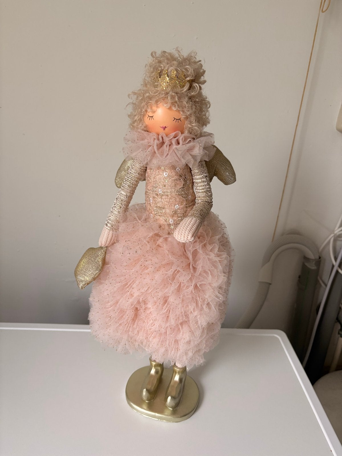 Decoratieve engel 47cm hoog - Roze met gouden accenten, Ophalen of Verzenden, Nieuw