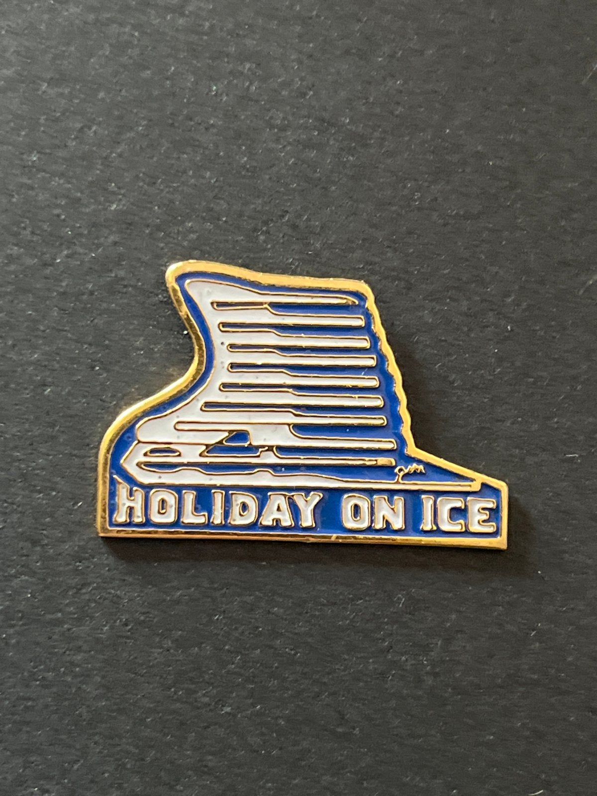 Vintage Holiday on Ice Speldje - Schaats Pin, Ophalen of Verzenden, Zo goed als nieuw, Speldje of Pin, Nvt