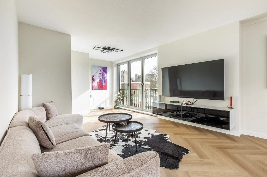 1 bedroom for rent (Lady only) New Buiding Amsterdam Osdorp, 50 m² of meer, Amsterdam