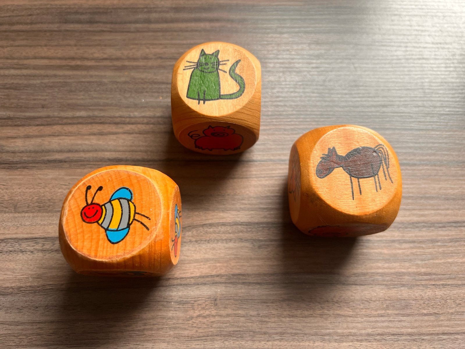 Grote houten dobbelstenen met diertjes, Ophalen of Verzenden, Gebruikt, Jongen of Meisje