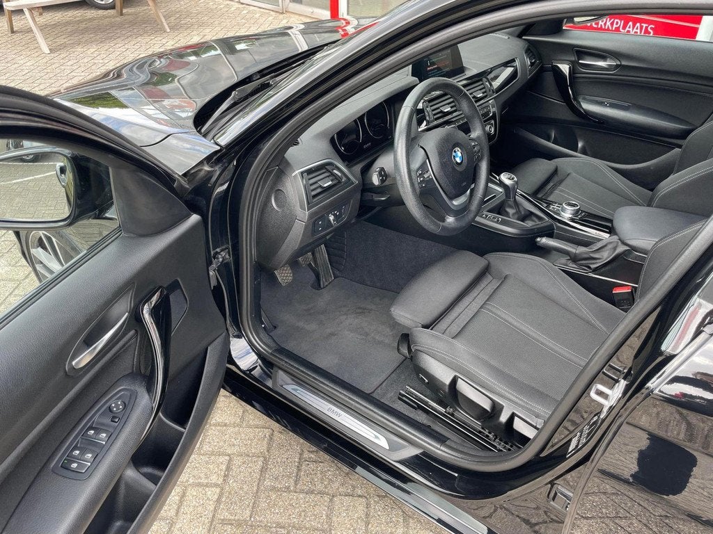 BMW 1-serie 116i Edition Sport Line Shadow Executive, Auto's, BMW, Zwart, Origineel Nederlands, 19 km/l, 3 cilinders