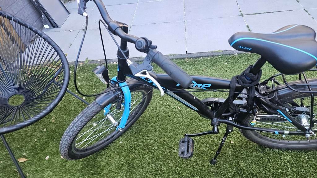 Altec Hero Kinderfiets - Zwart/Blauw - 22 inch, Fietsen en Brommers, Fietsen | Kinderfietsjes, Ophalen, Altec, Gebruikt, Terugtraprem