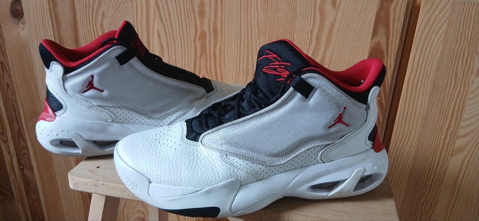Jordan Max Aura Schoenen - Wit/Rood/Zwart, Kleding | Heren, Wit, Ophalen of Verzenden, Jordan, Sneakers of Gympen