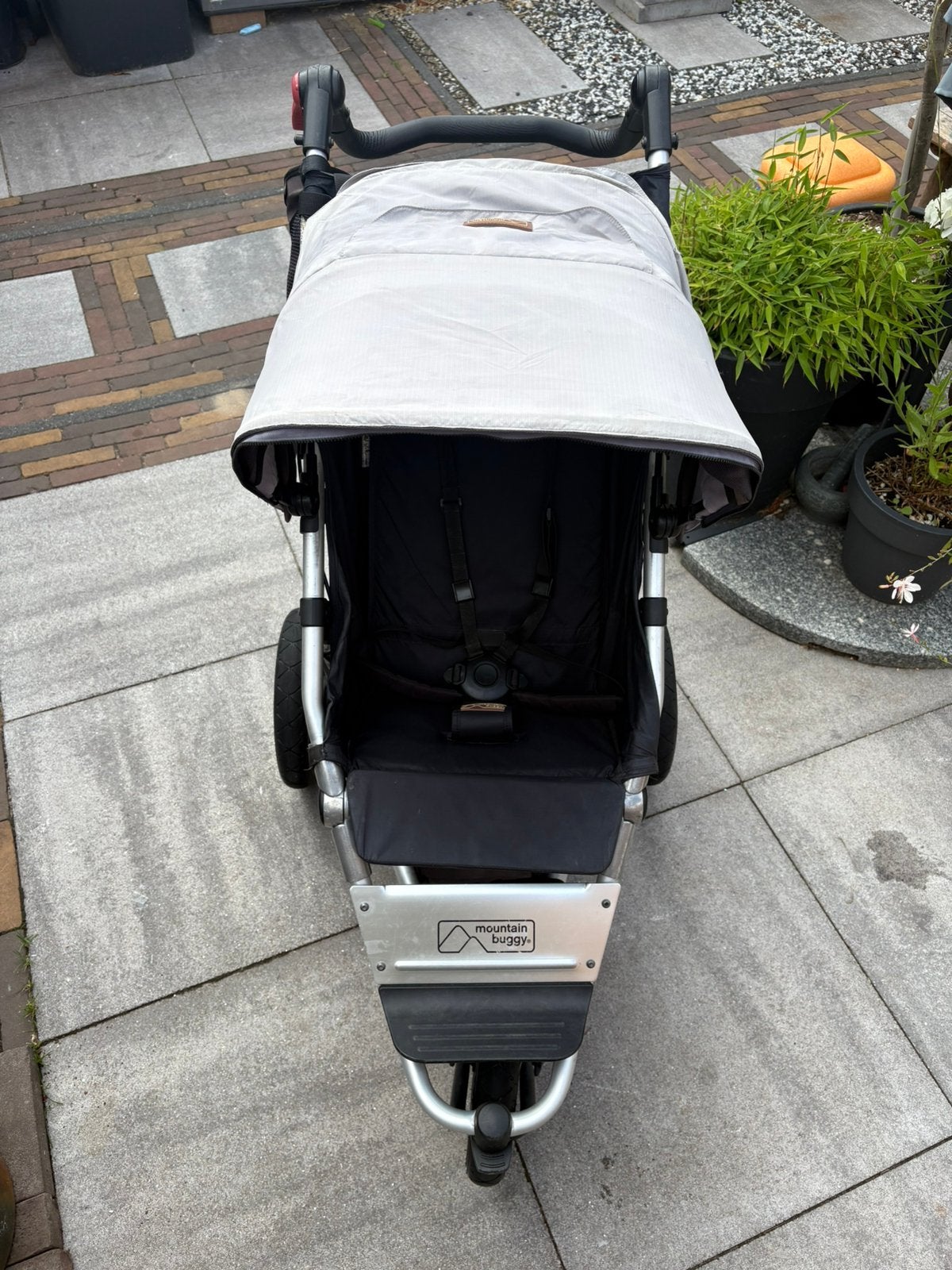 Mountain buggy met een grijze zonnenkap, Ophalen, Gebruikt, Verstelbare rugleuning