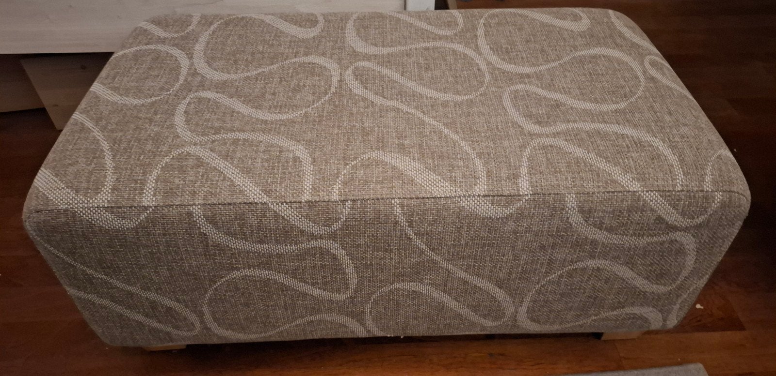 2x Poef - Beige met patroon - 95x53x39 cm, Ophalen, 75 tot 100 cm, Zo goed als nieuw, Stof