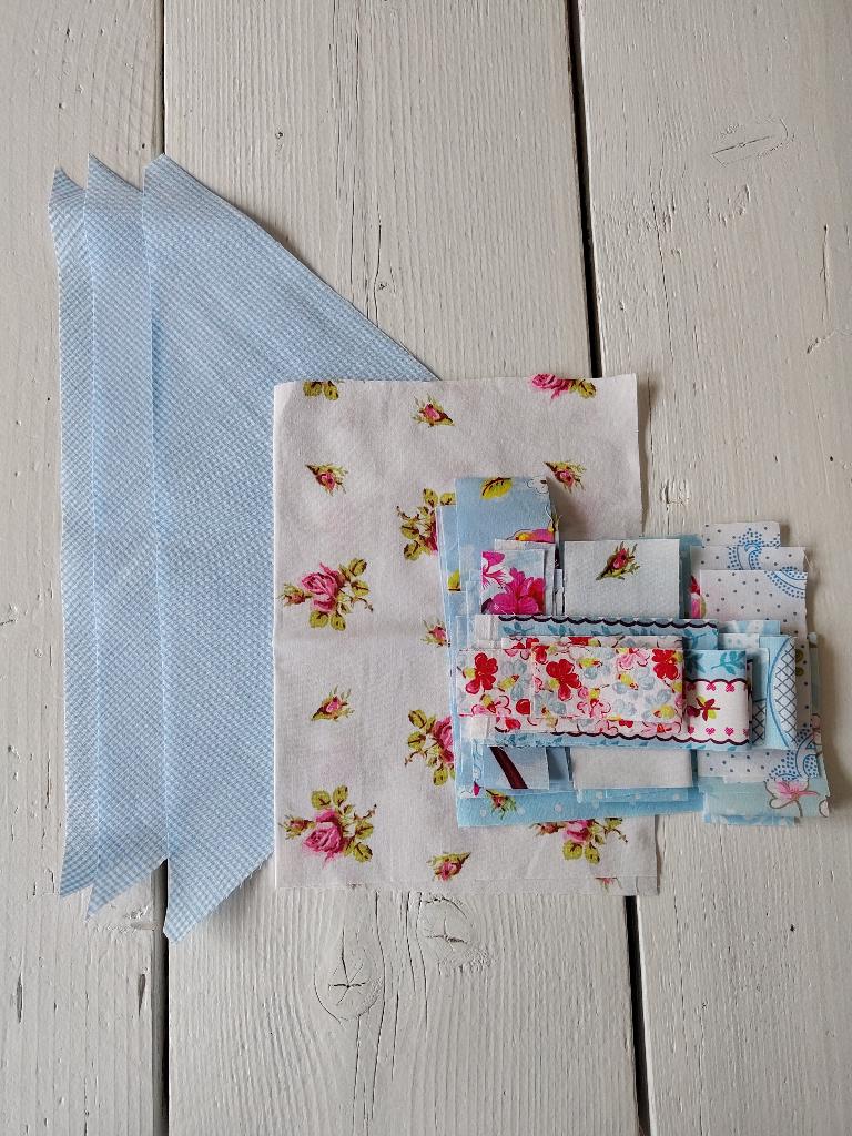 Mooie scraps PIP-stof en lichtblauw ruitje, Hobby en Vrije tijd, Stoffen en Lappen, Blauw, Nieuw, Ophalen of Verzenden, 30 tot 120 cm