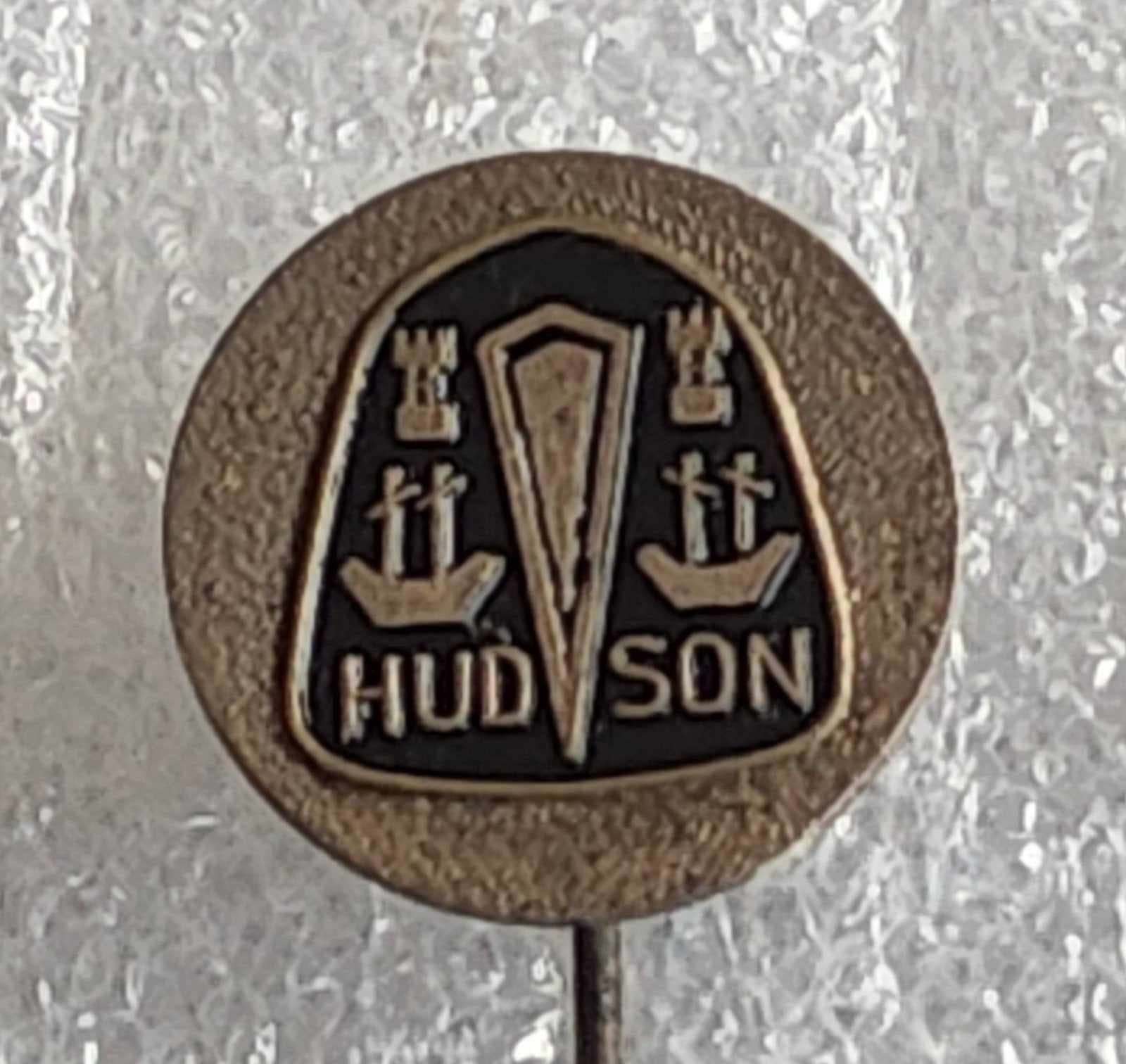 Vintage Hudson Speldje, Ophalen of Verzenden, Gebruikt, Merk, Speldje of Pin