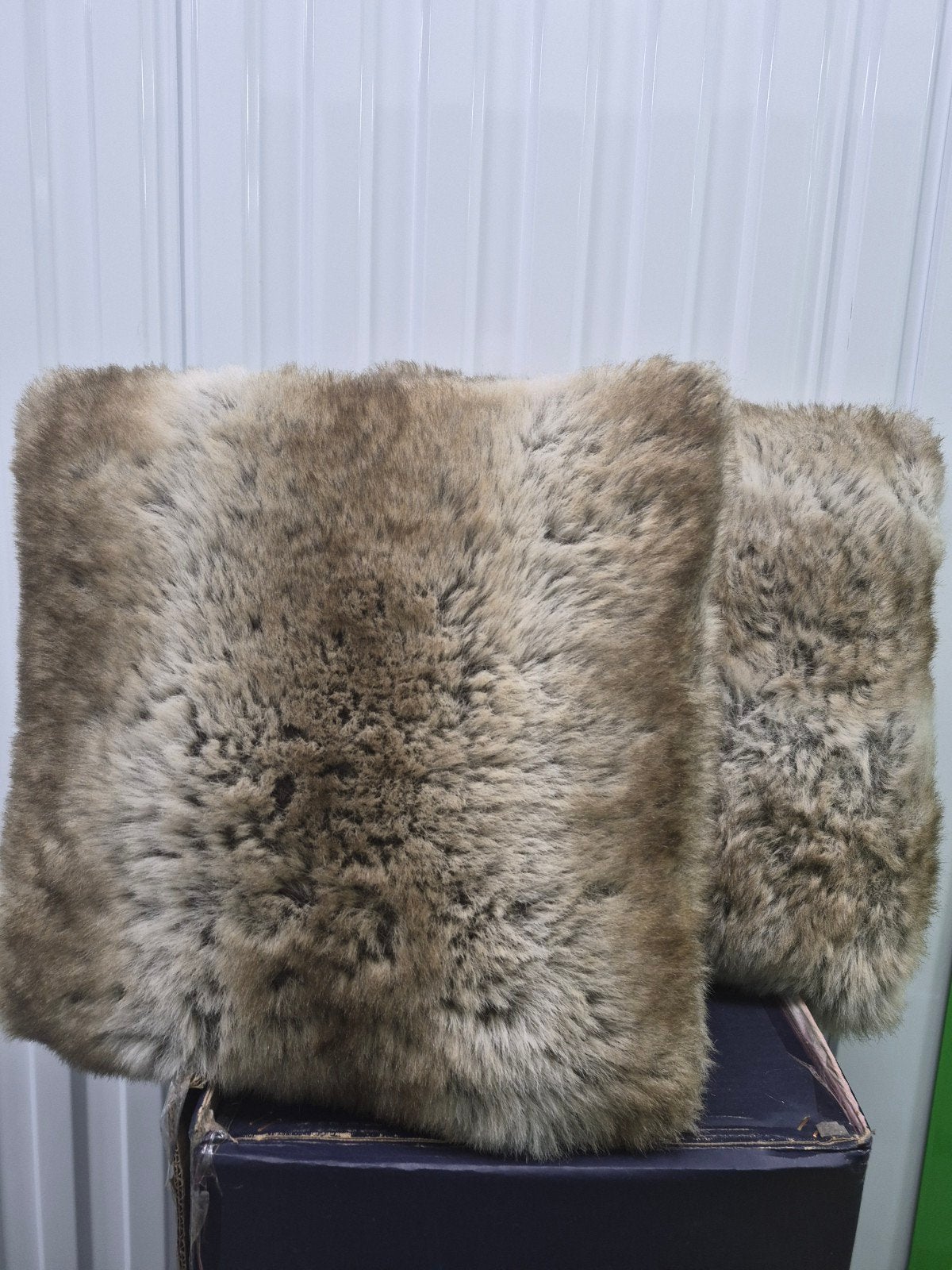 Twee Bont Kussens 45x45 cm - Zacht en Decoratief, Gebruikt, Bruin, Vierkant, Ophalen of Verzenden