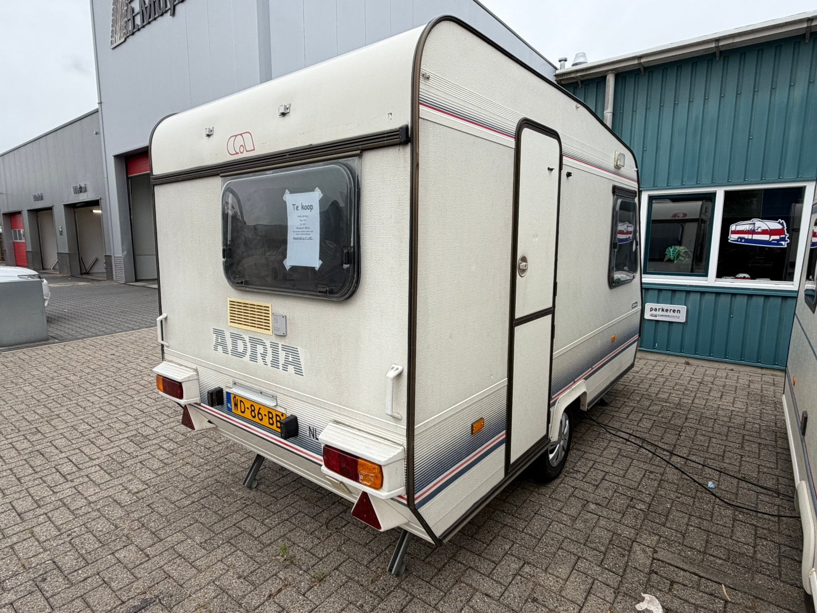 Adria Optima 360 met voortent en luifel, Caravans en Kamperen, Caravans, Schokbreker, Rondzit, Omvormbare zithoek, Bedrijf