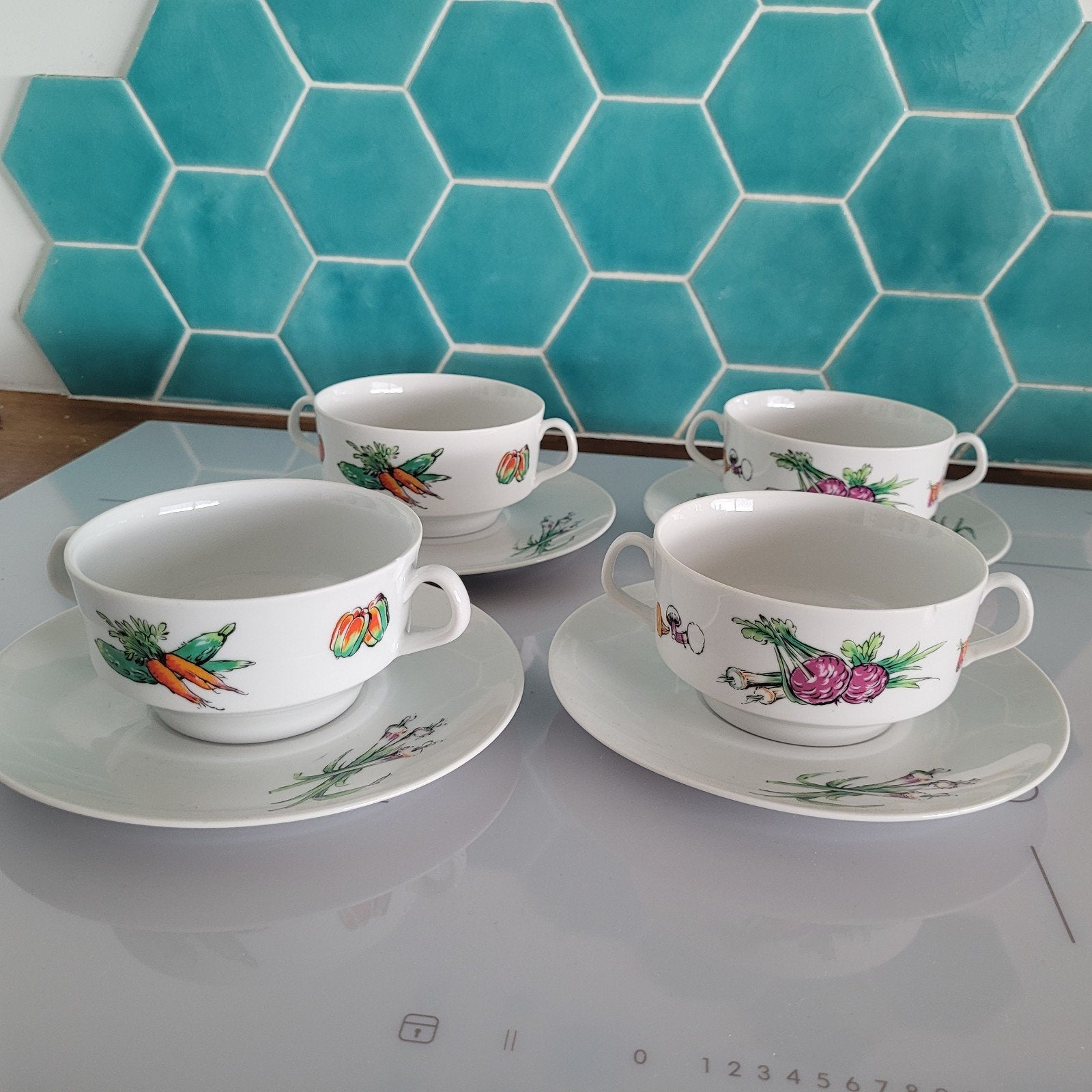 Vier vintage soepkoppen en schotels van Arzberg, Gebruikt, Ophalen of Verzenden, Overige stijlen, Kop(pen) en/of Schotel(s)