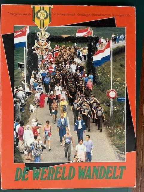 NIJMEGEN - 75 jaar Vierdaagse, Boeken, Ophalen of Verzenden, Zo goed als nieuw