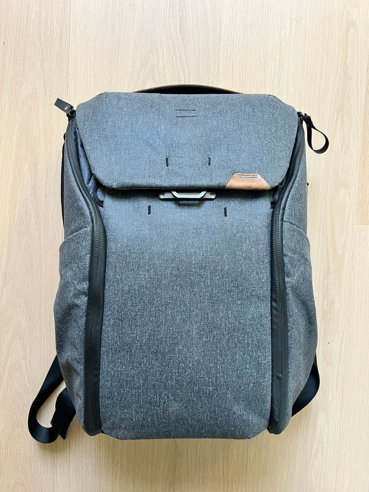 Peak Design Everyday Backpack 20L V2 Ash – cameratas, Gebruikt, Rugtas, Ophalen of Verzenden, Statiefbevestiging