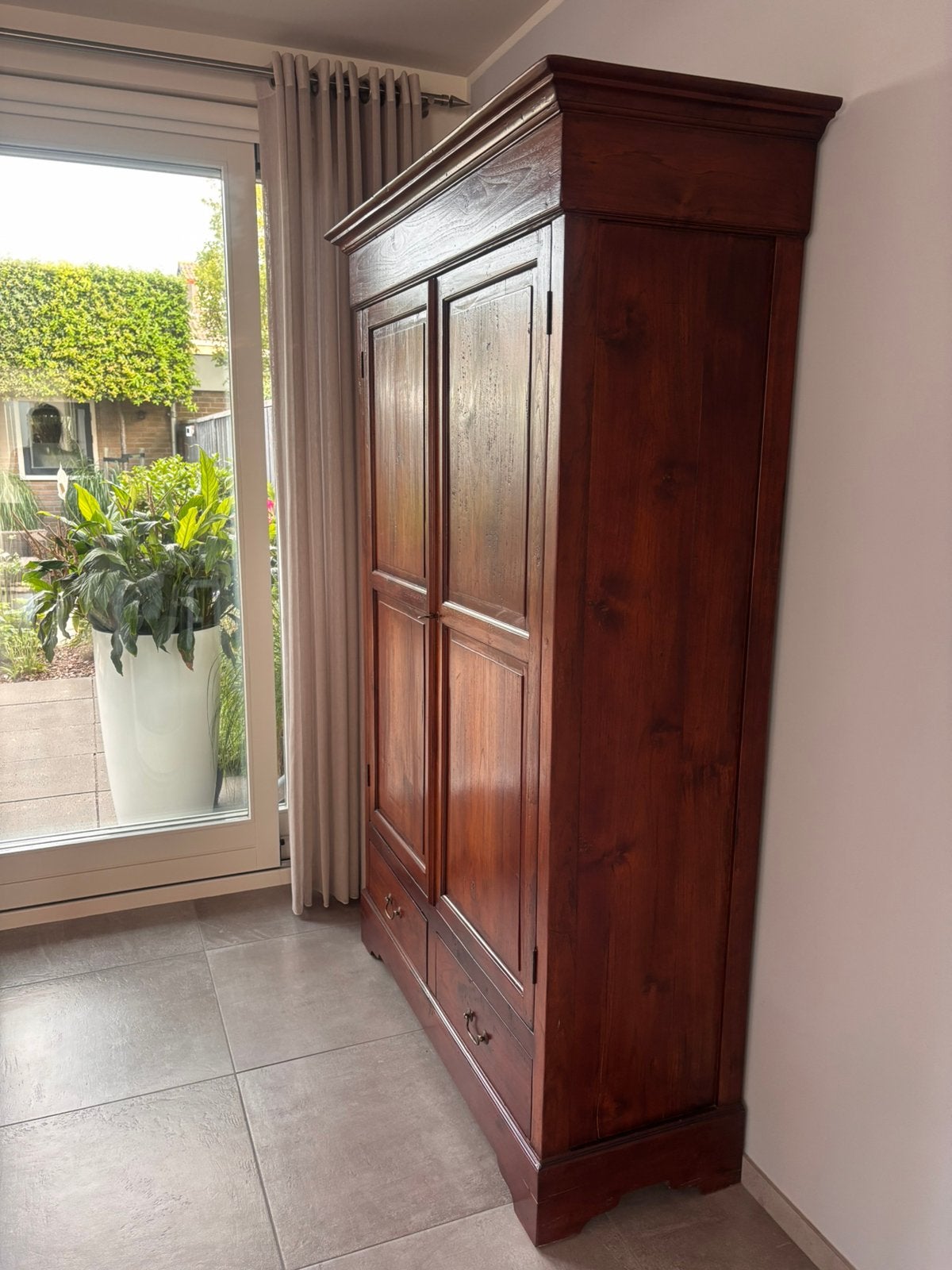 MOOIE KOLONIALE KAST(EVT+EETKAMERTAFEL), Ophalen