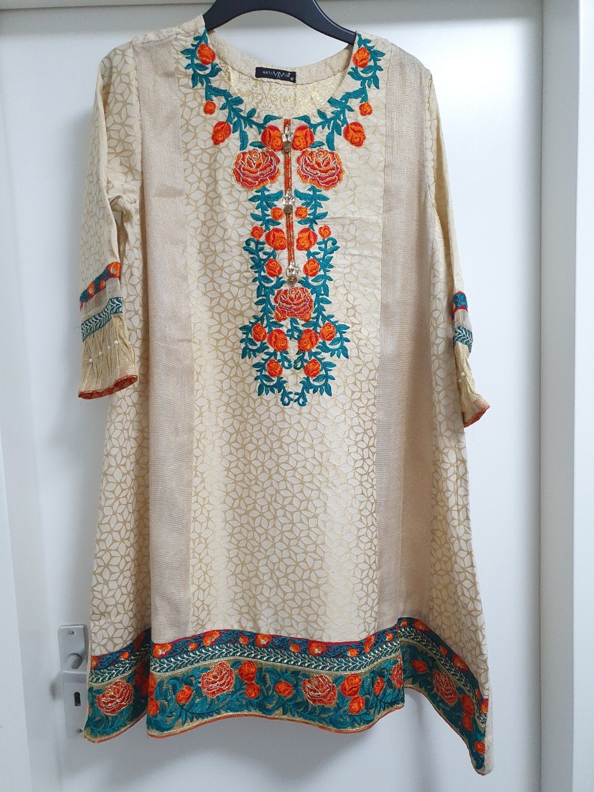 Prachtige ArtiMix Tuniek met Bloemenborduursel maat Maat M, Maat 38/40 (M), Beige, Ophalen of Verzenden, Zo goed als nieuw