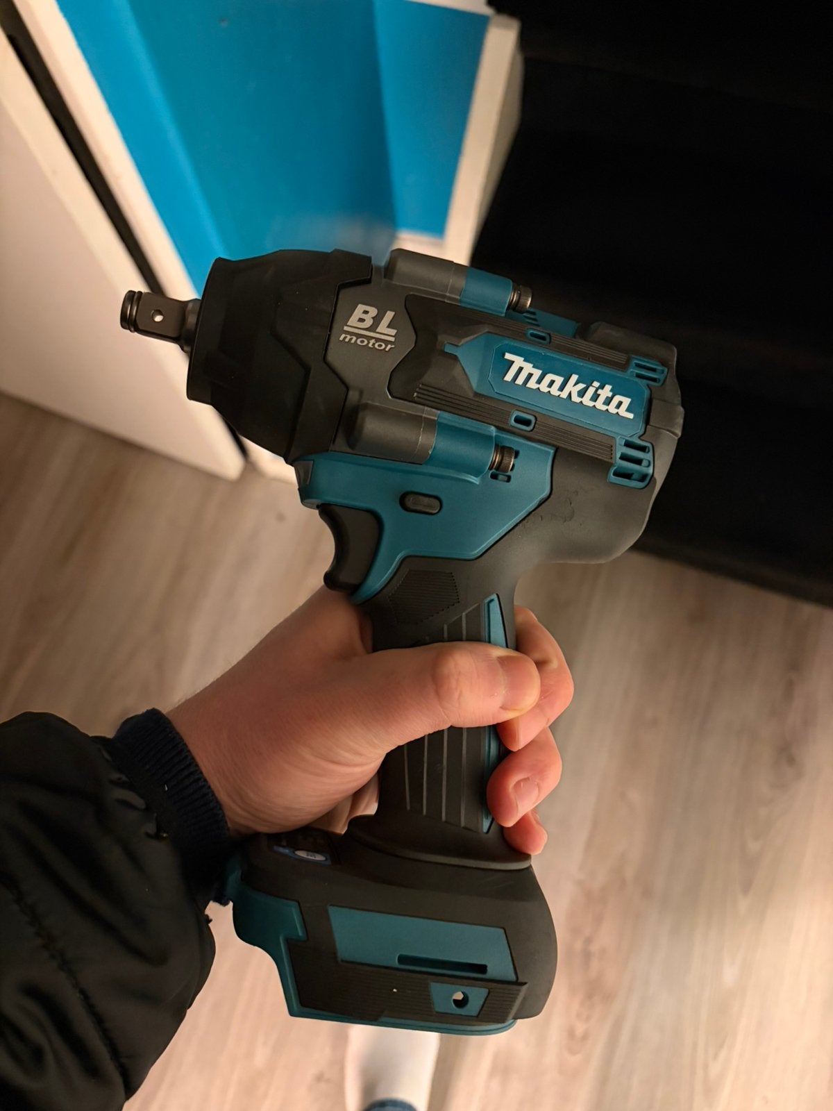 Makita DTW700 18V Slagmoersleutel – 1000 Nm, Doe-het-zelf en Verbouw, Gereedschap | Boormachines, Ophalen, Zo goed als nieuw