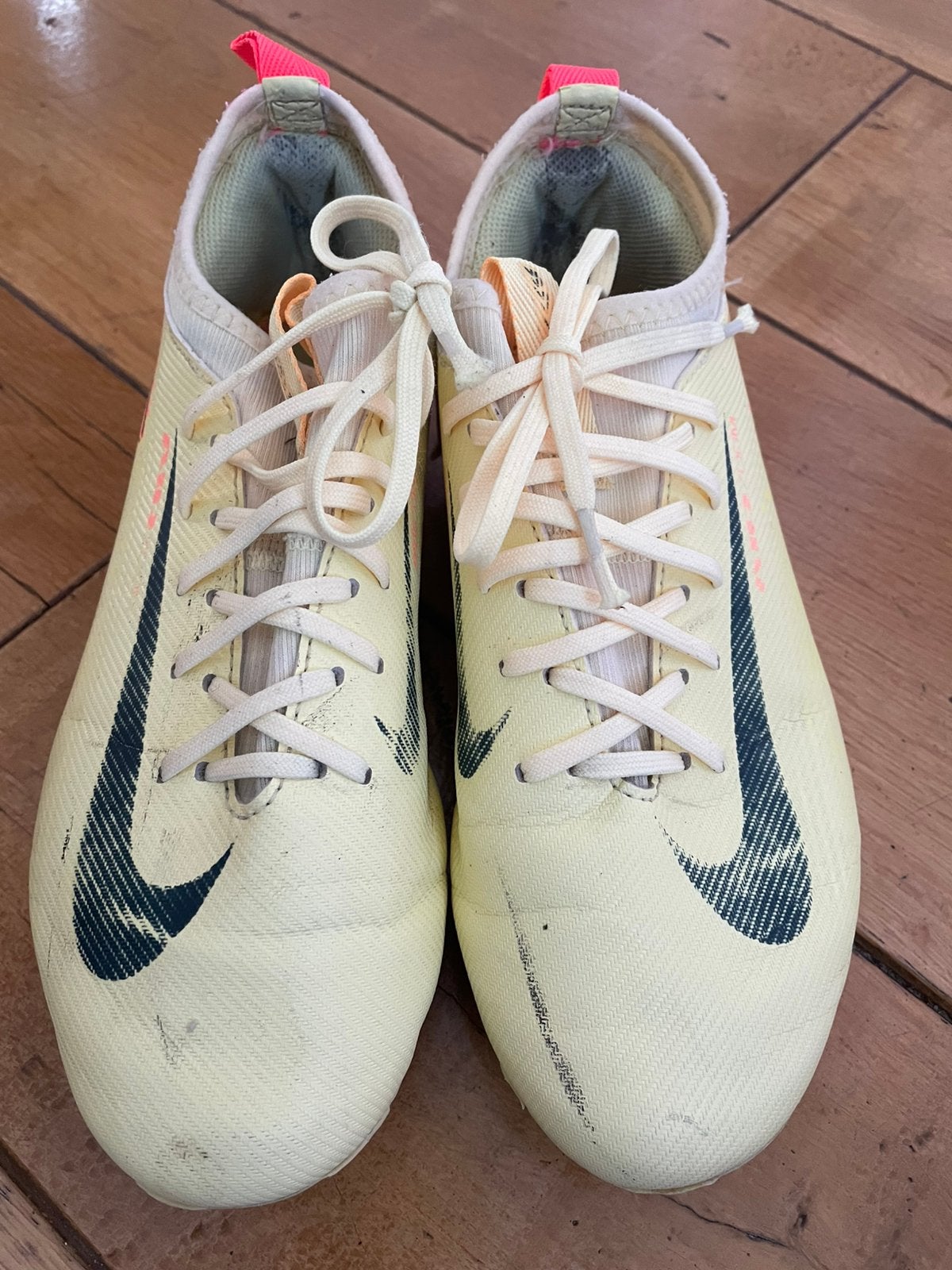 Voetbalschoenen, Sport en Fitness, Voetbal, Ophalen, Maat XS of kleiner, Schoenen, Zo goed als nieuw