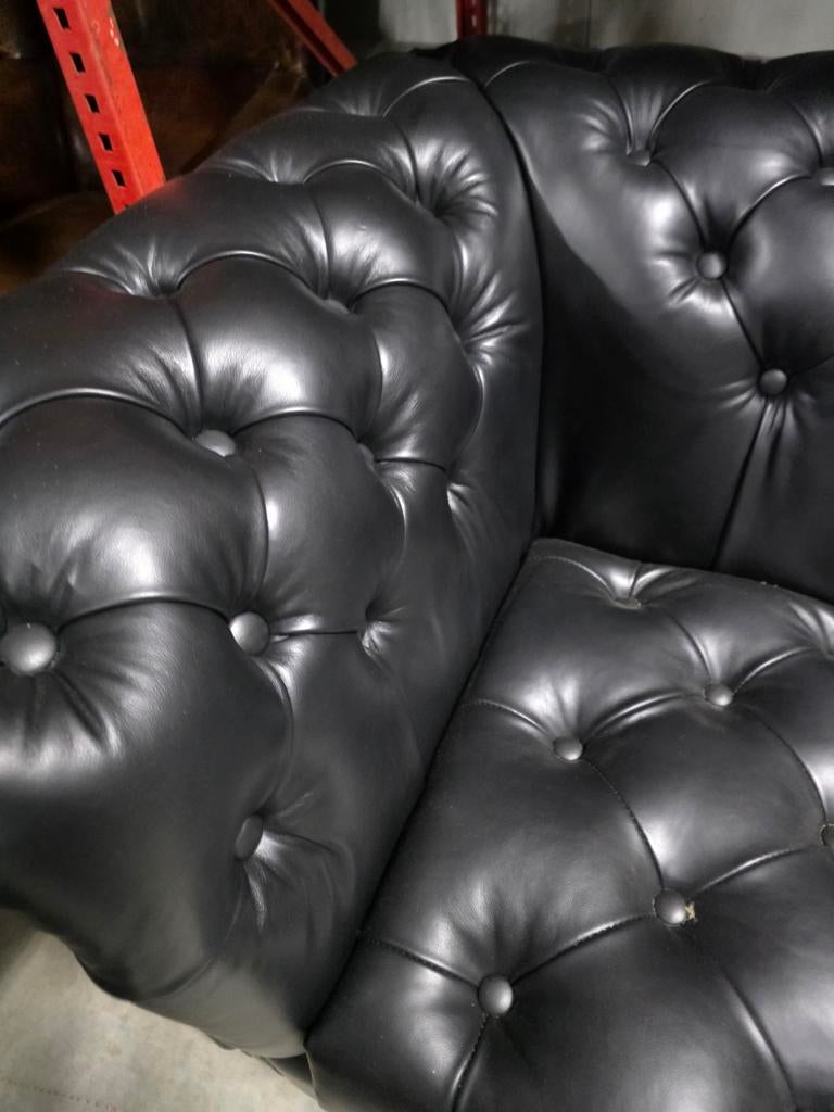 Chesterfield XL Bank Button Seat zwart leer + BEZORGING, 250 tot 300 cm, ., Chesterfield, Nieuw