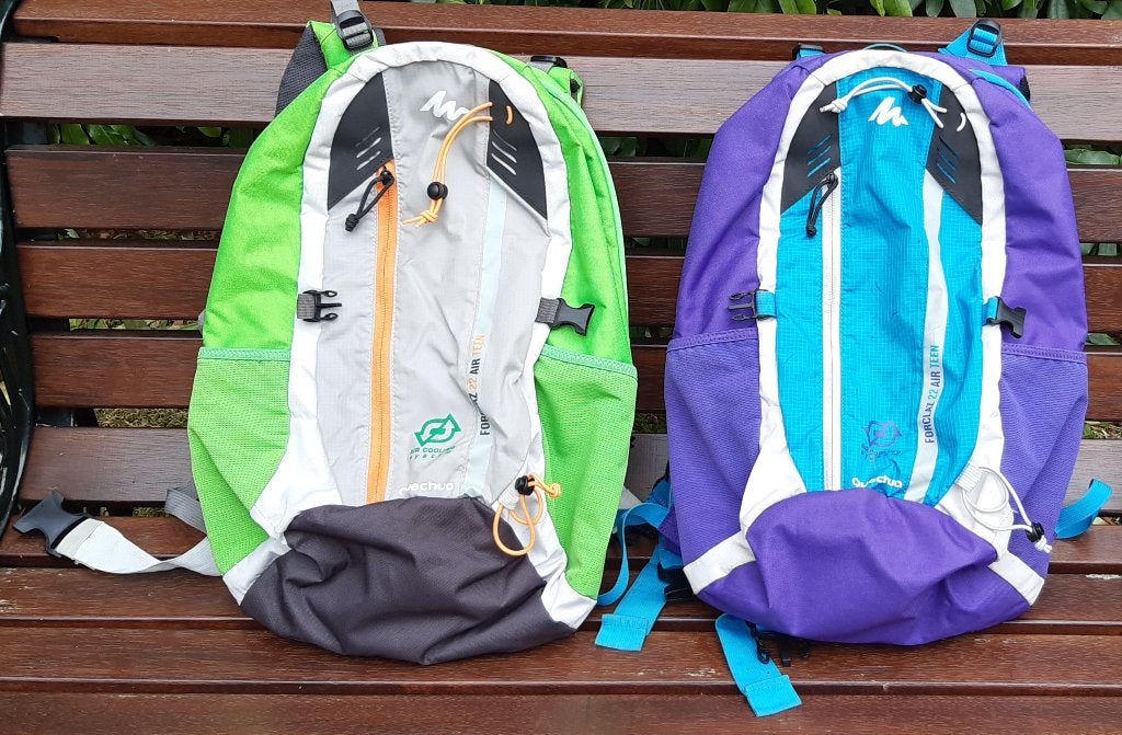 2x trekking rugzak voor tiener of kind, Forclaz 22 liter Air, Gebruikt, 25 tot 40 cm, Ophalen of Verzenden, Waterdicht