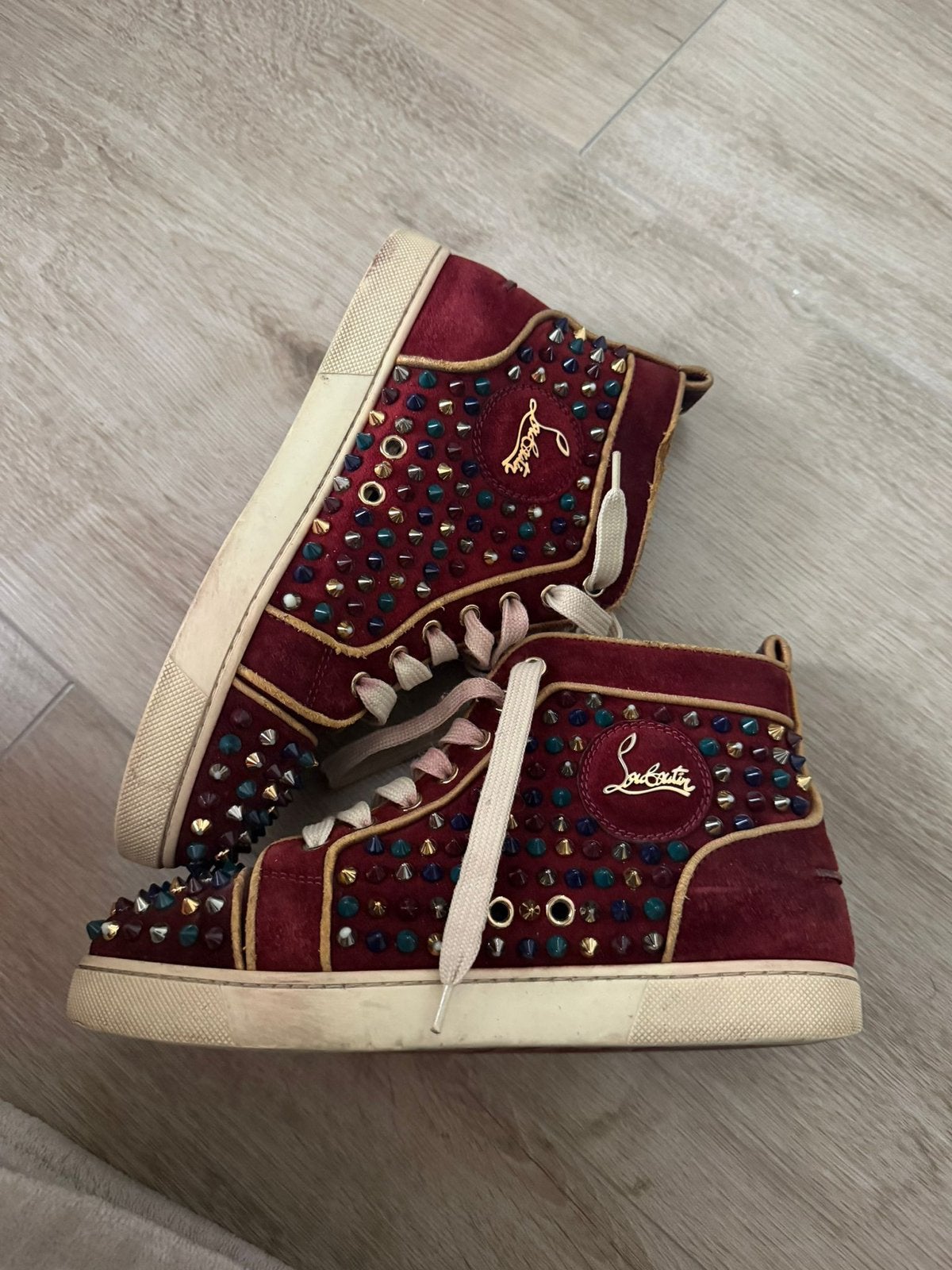 Christian Louboutin Louis Spikes High-Top Sneakers – maat 36, Verzenden, Zo goed als nieuw, Rood, Sneakers of Gympen