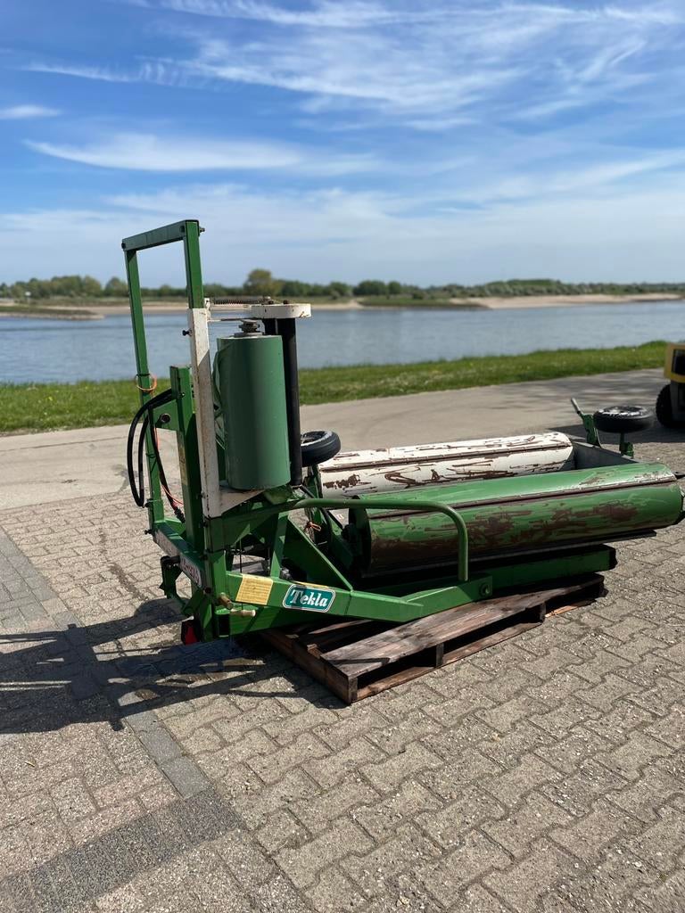 Wikkelaar ronde balen, Ophalen, Oogstmachine