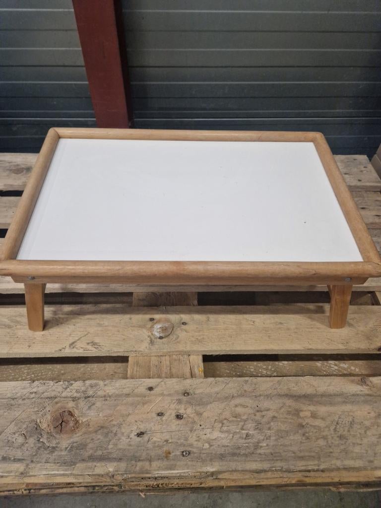 Houten bedtafel / laptoptafel met wit blad, Minder dan 45 cm, Gebruikt, Modern, Functioneel, Rechthoekig