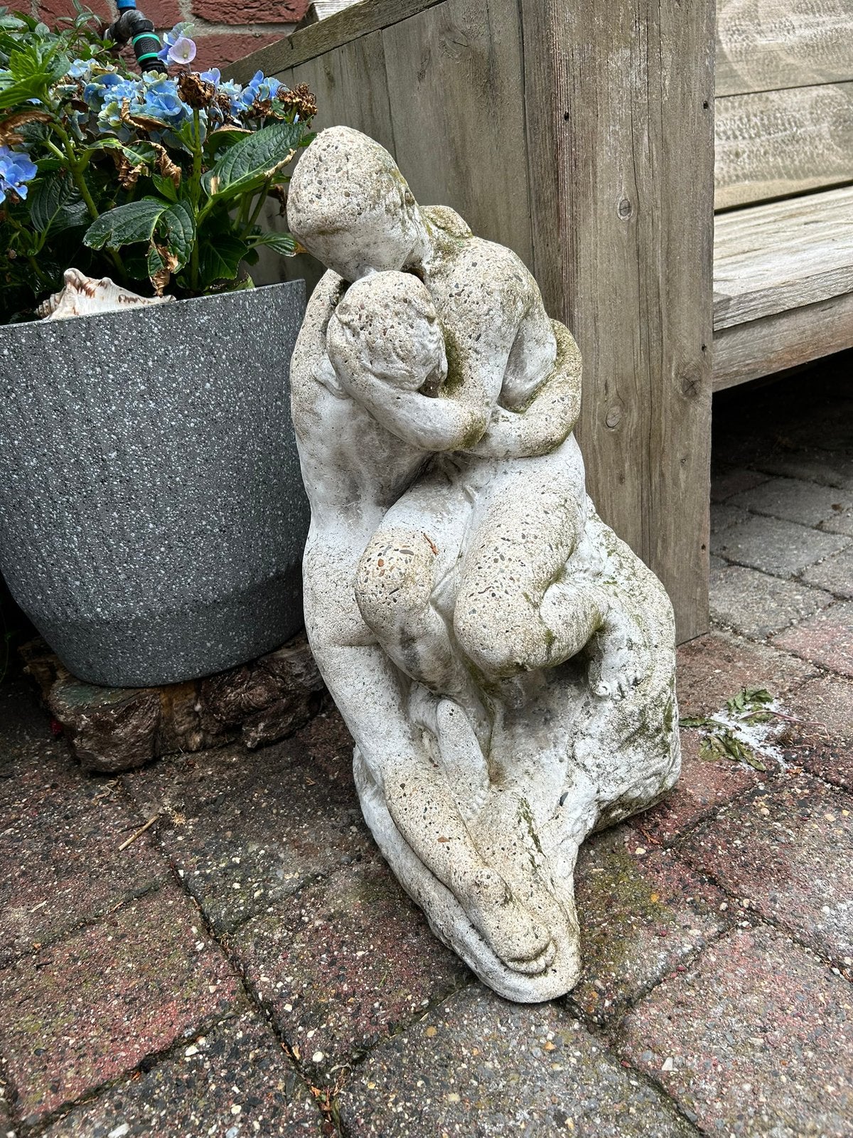 Tuinbeeld verliefd kussend man/vrouw, Tuin en Terras, Tuinbeelden, Ophalen, Zo goed als nieuw, Steen, Mensenbeeld
