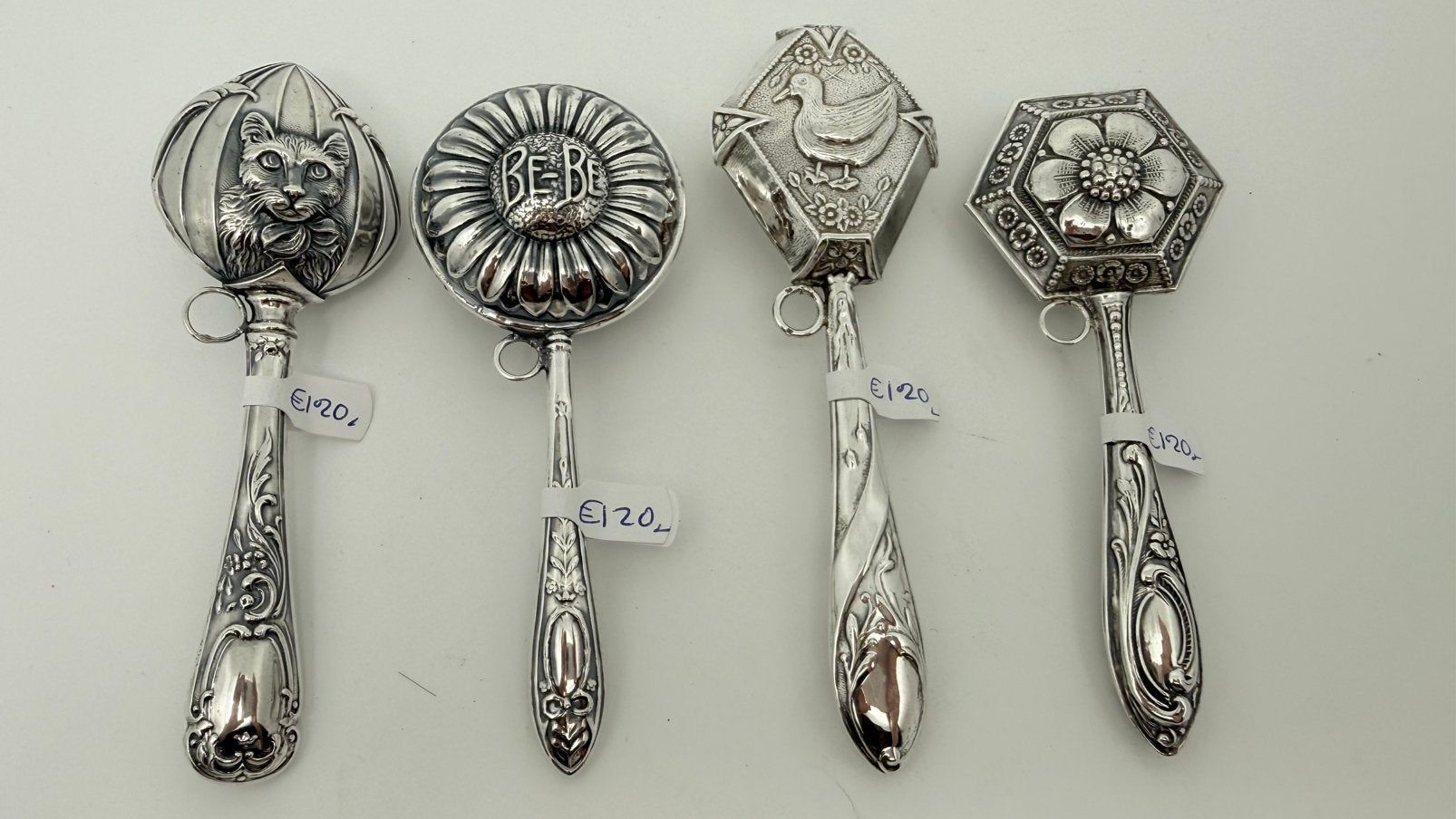 4 prachtig gave oude zilveren rammelaars uit Portugal., Verzenden, Zilver