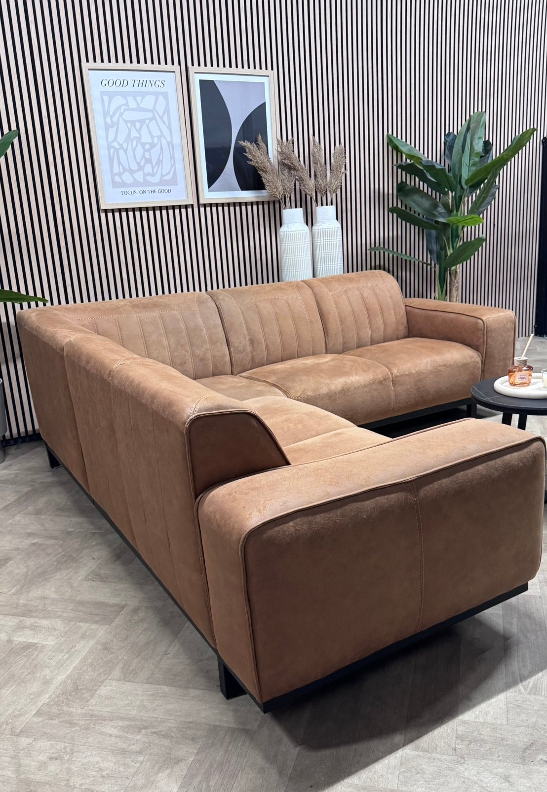 ZGAN De Bommel Hoekbank Microleer - Cognac - 240 x 240, Huis en Inrichting, Banken | Bankstellen, 250 tot 300 cm, -, -, Hoekbank
