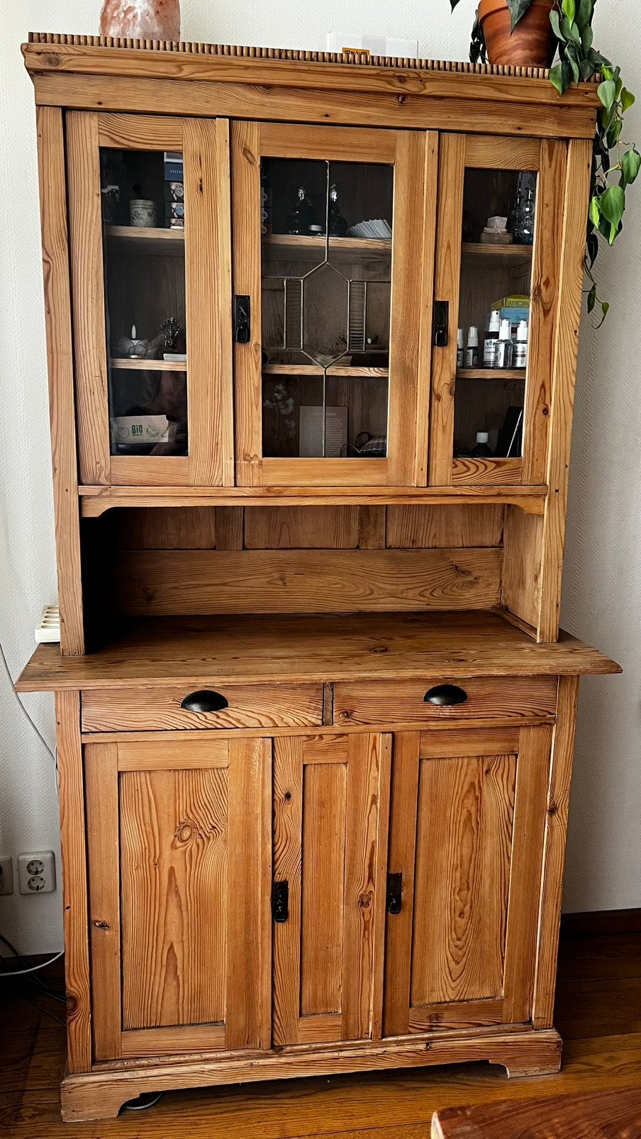 Antiek grenen buffetkast met vitrine, Ophalen