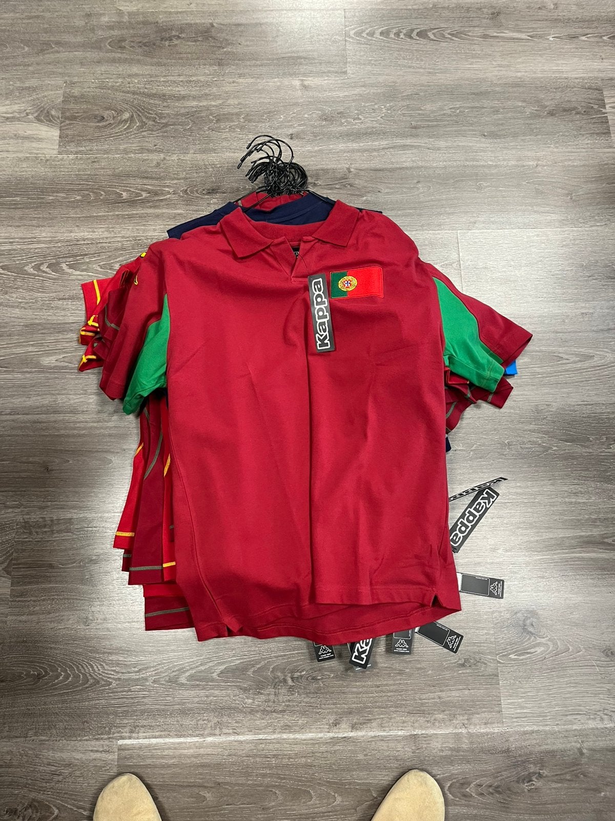 Partij 24 nieuw Kappa WK World Cup shirts - Diverse maten, Ophalen of Verzenden, Nieuw, Overige maten, Rood