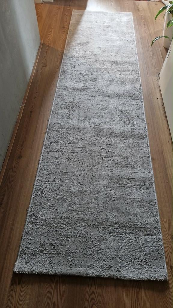 Modern grijs tapijt - Lang en smal, Huis en Inrichting, 200 cm of meer, Zo goed als nieuw, Grijs, Rechthoekig
