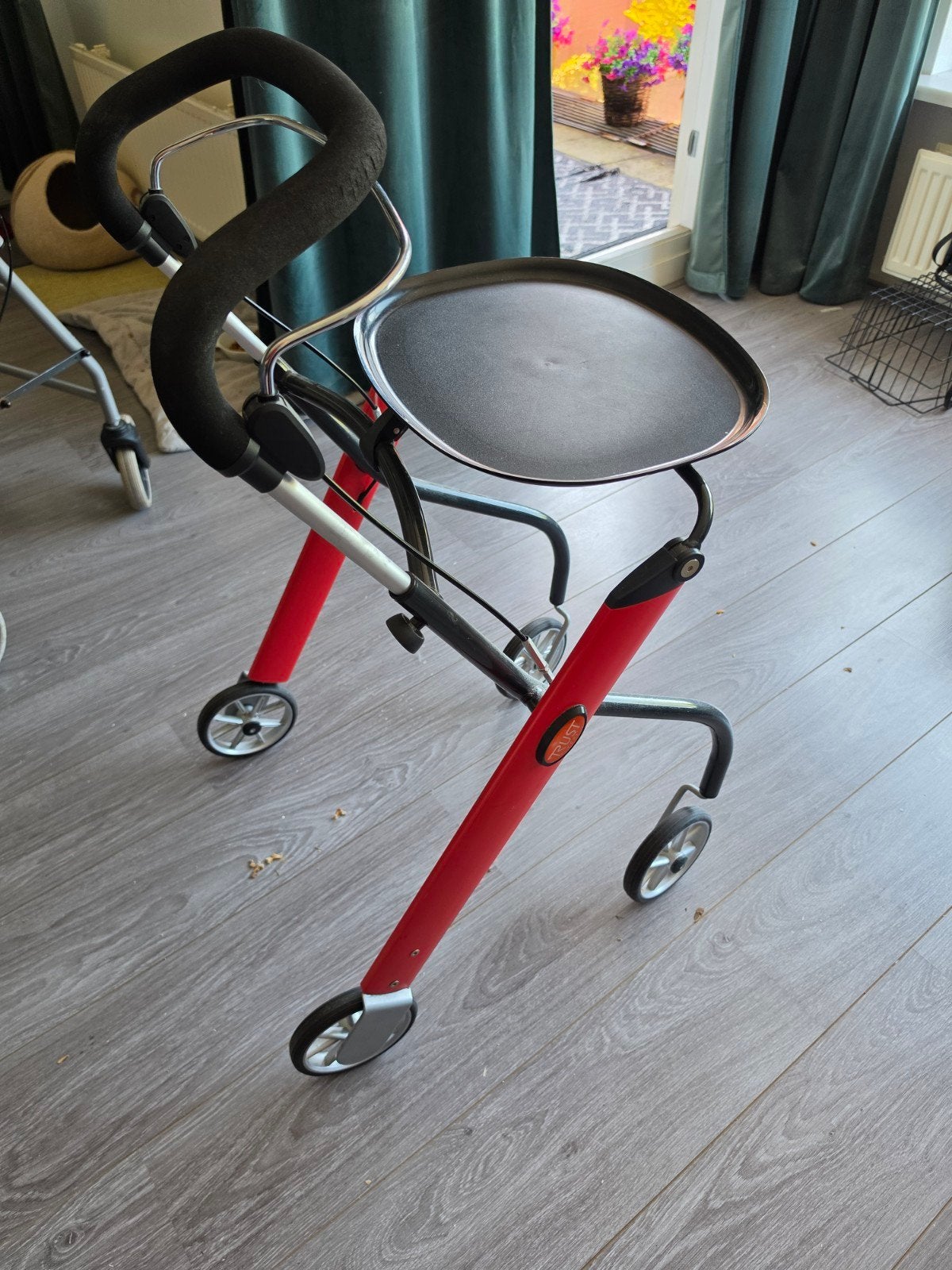 trust care rollator, Diversen, Ophalen, Opvouwbaar, Zo goed als nieuw