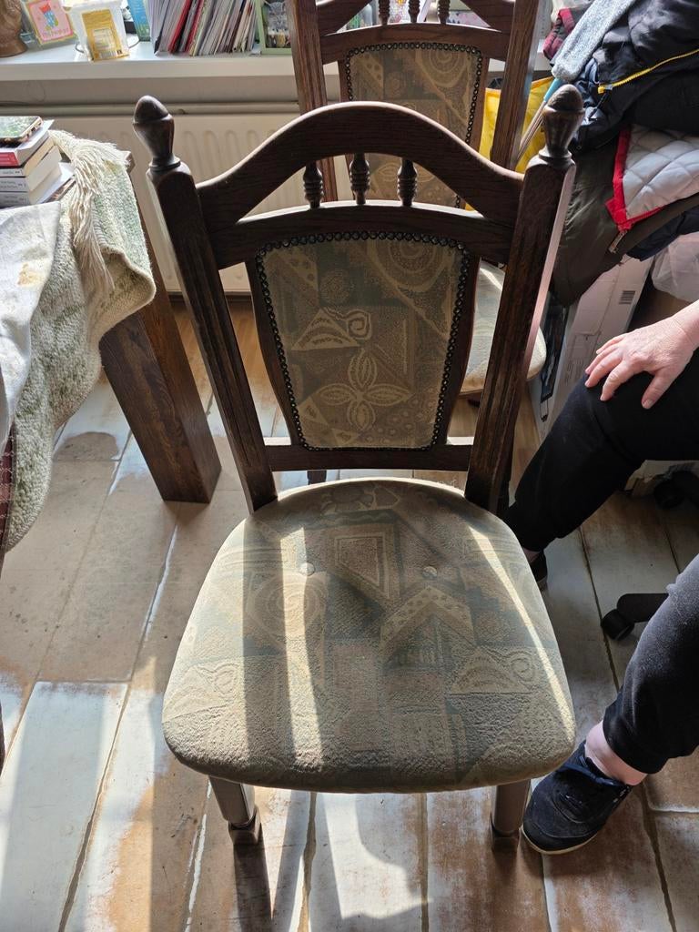 Klassieke houten eetkamerstoel met gestoffeerde zitting, Huis en Inrichting, Stoelen, Ophalen, Gebruikt, Bruin, Stof