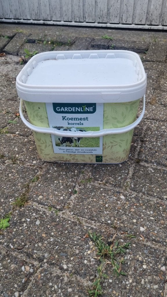 Koemest, Ophalen, Tuinaarde