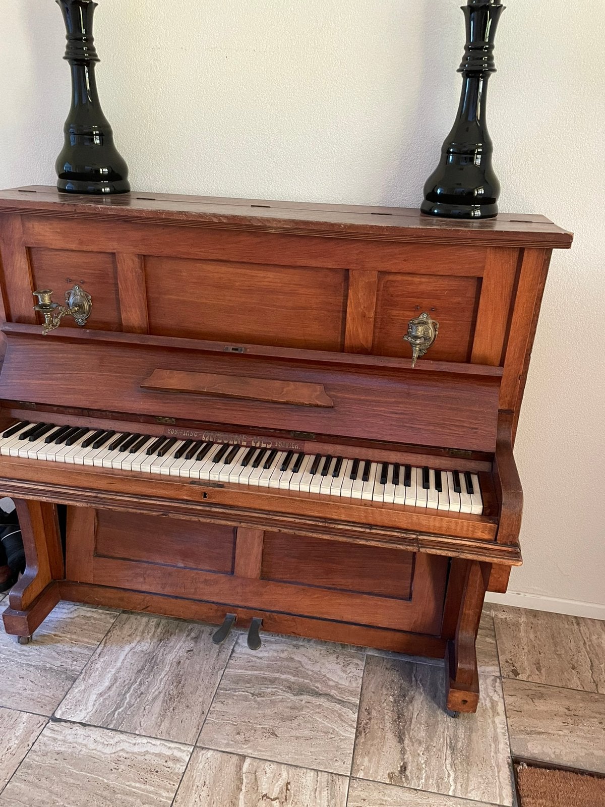 Mooie oude piano op wielen.en kaarsen standaard, Ophalen, Gebruikt