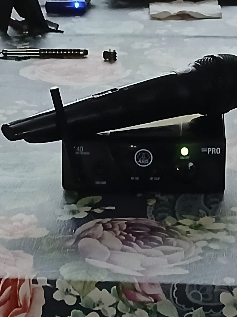 AKG WMS 40 PRO Mini draadloze microfoonset, Ophalen of Verzenden, Gebruikt, Zangmicrofoon, Draadloos