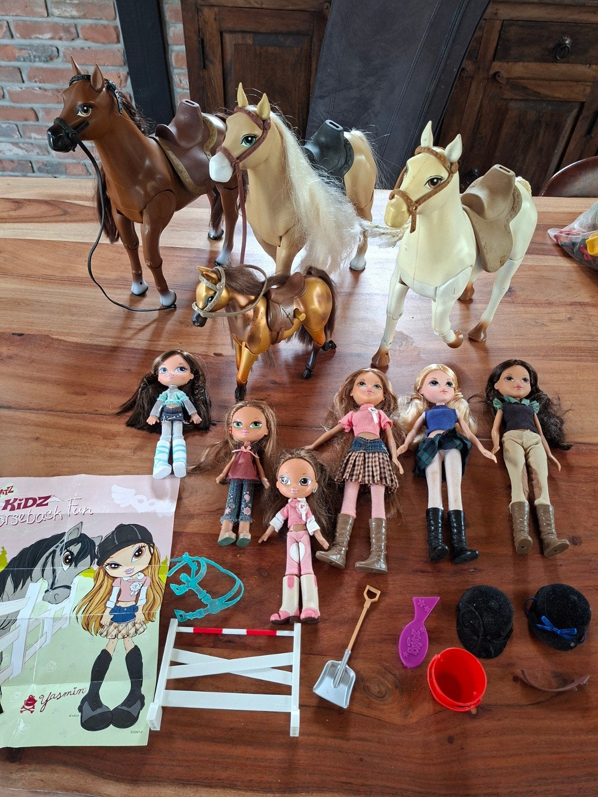 Bratz en moxi girlz poppen en paarden accesoires flyer mga, Ophalen of Verzenden, Gebruikt, Overige typen