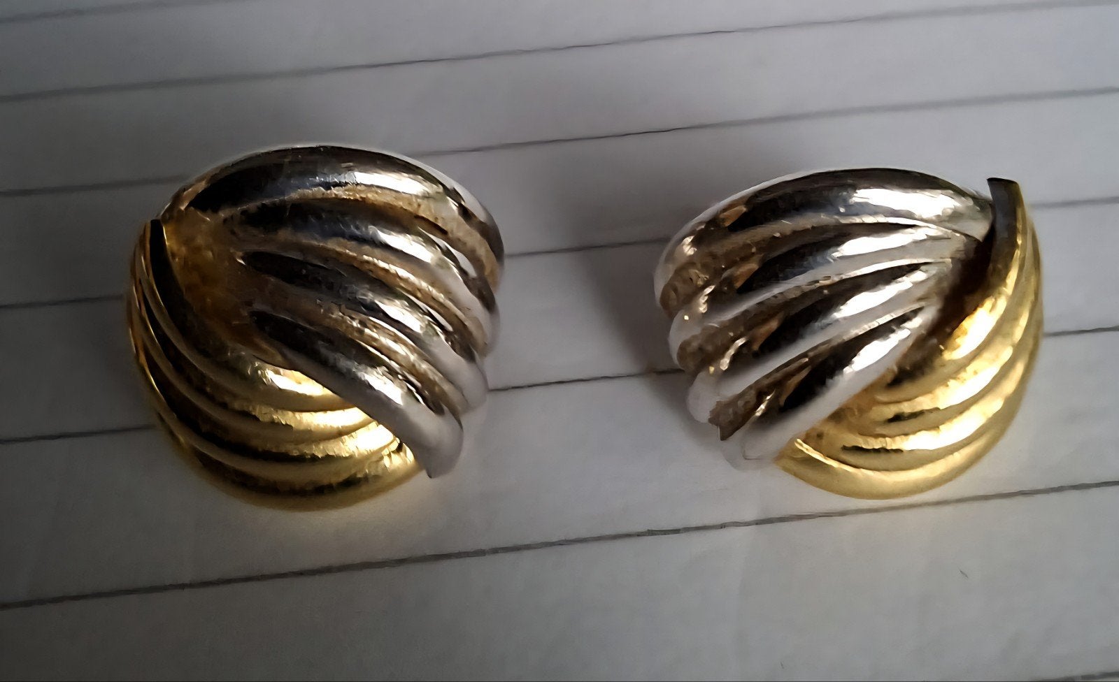Prachtige gouden oorstekers, Ophalen of Verzenden, Zo goed als nieuw, Knopjes of Stekers, Goud