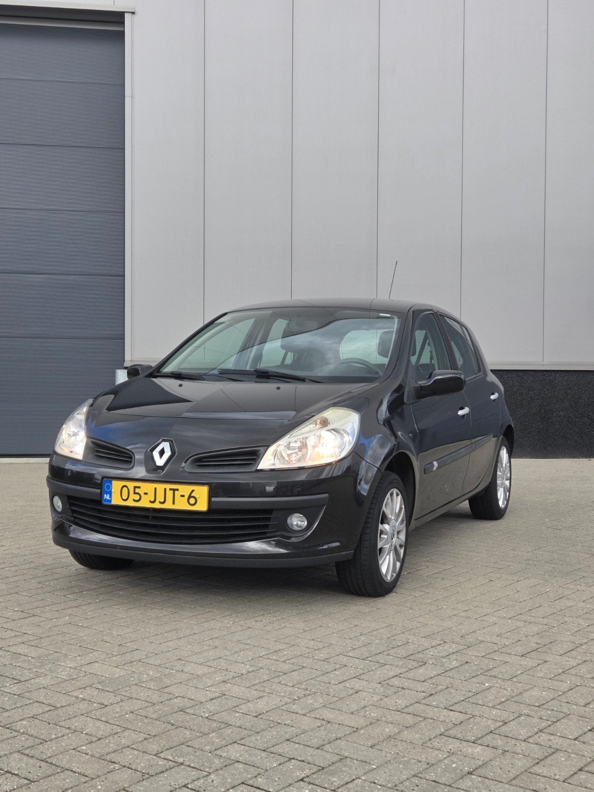 Renault Clio III 1.2 16V, 2e eigenaar, nwe APK + OH, Voorwielaandrijving, 74 pk, Zwart, 4 cilinders