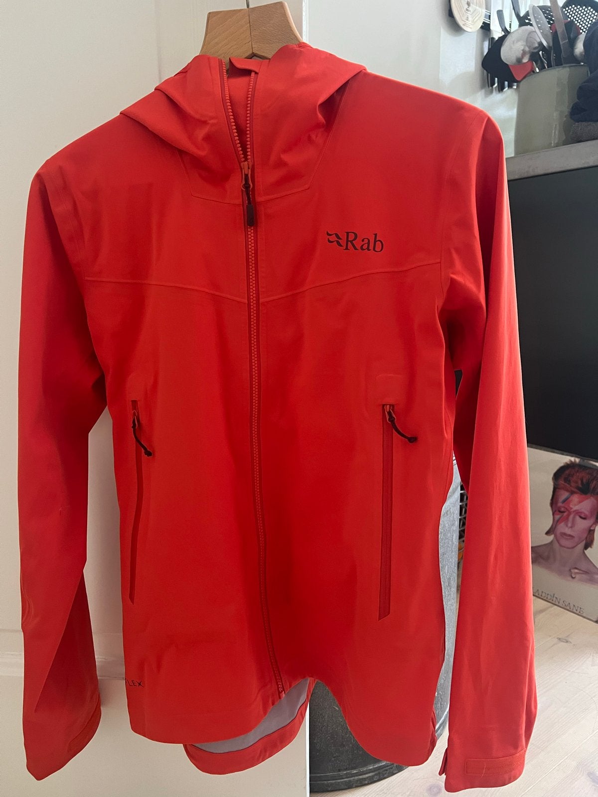 Rab waterdichte jas, maat S, rood, Ophalen of Verzenden, Zo goed als nieuw, Kleding
