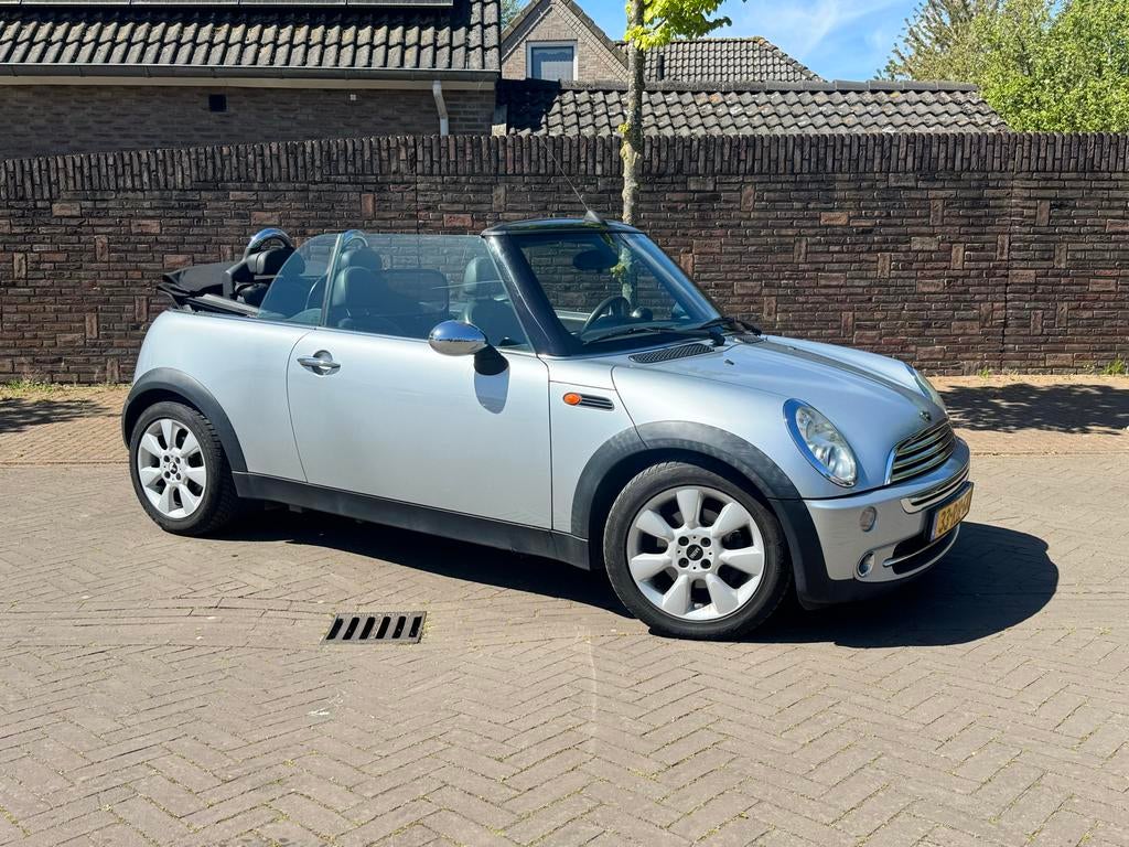 Mini Cooper Cabrio 1.6 16v niewe apk, Auto's, Mini, Voorwielaandrijving, Zwart, 4 cilinders, Cabriolet