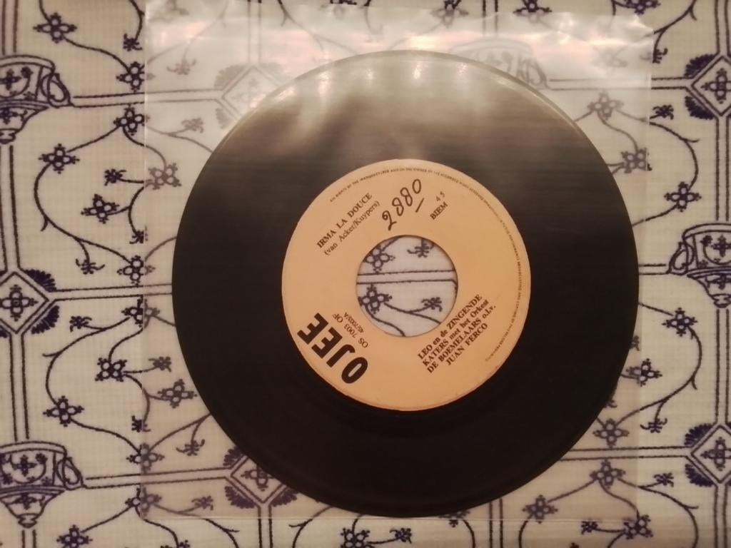 Leo en de zingende katers          Irma la douce (Ojee 7003), Ophalen of Verzenden, Zo goed als nieuw, Nederlandstalig, Single