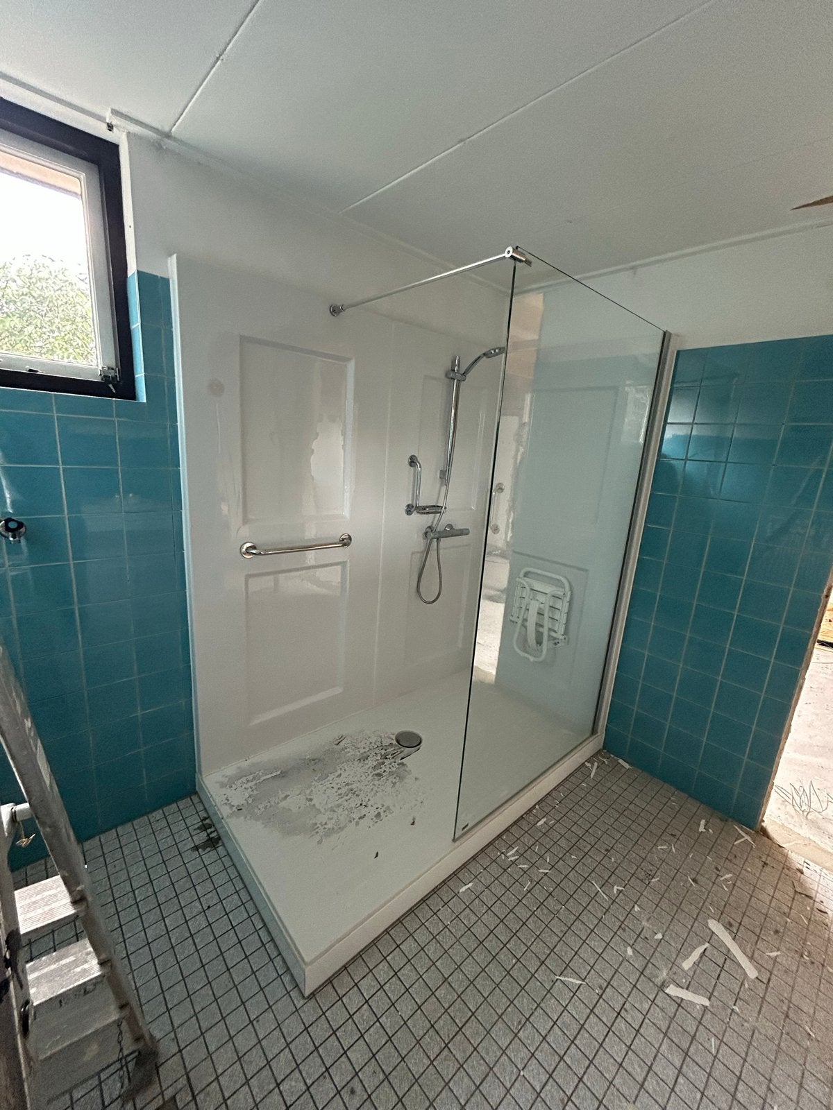 Douchecabine met douchebak en glazen wand, Doe-het-zelf en Verbouw, Ophalen, Gebruikt, Chroom, Douche