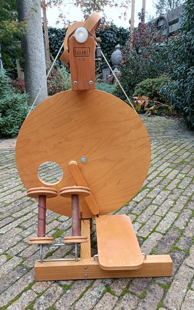 LOUET S10 spinnewiel met 3 klossen en twijnrek, Ophalen of Verzenden, Gebruikt, Spinnewiel
