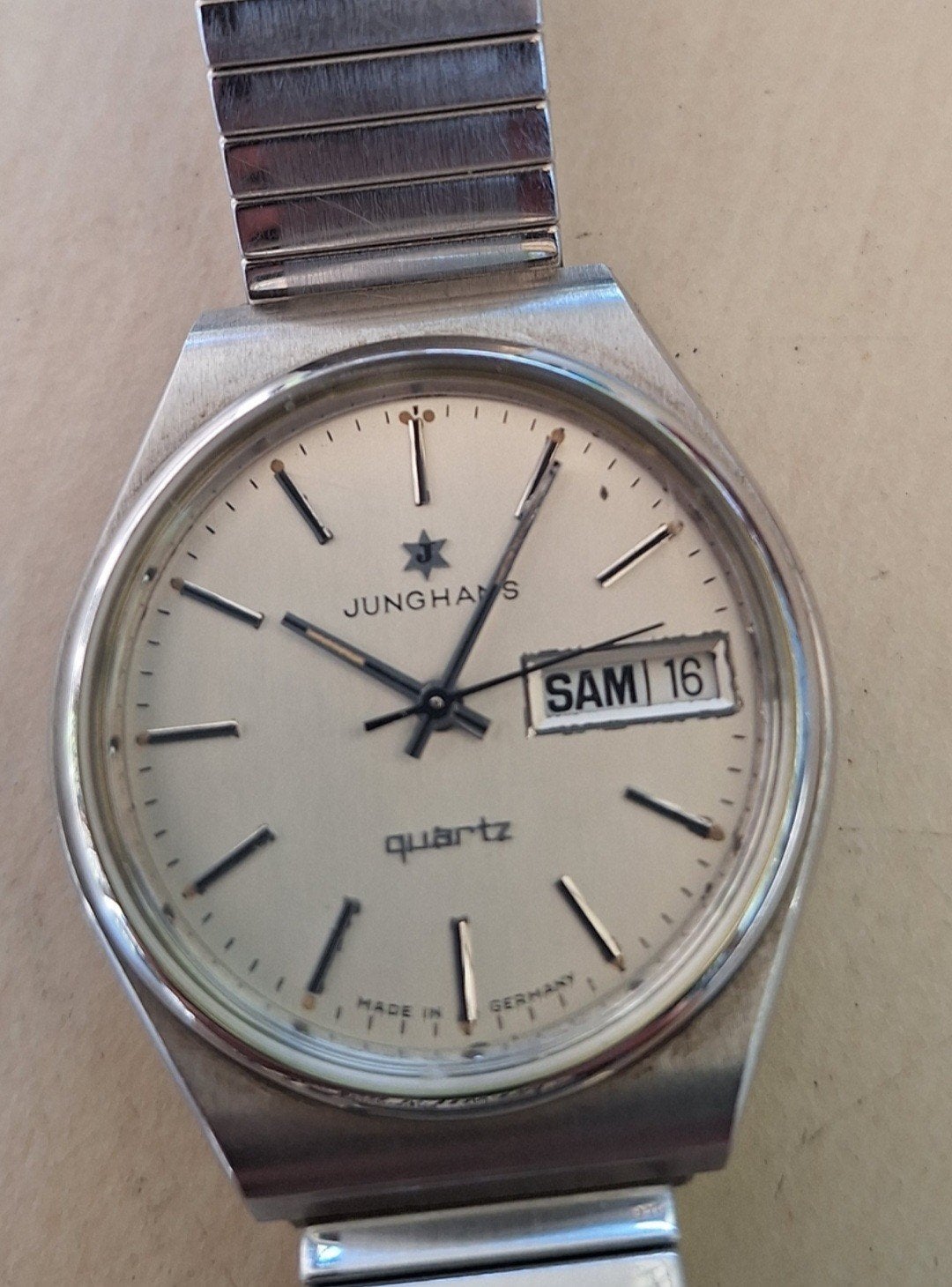 Junghans Quarts. Dag datum aanduiding.Bat leeg., Staal, Gebruikt, Staal, Polshorloge